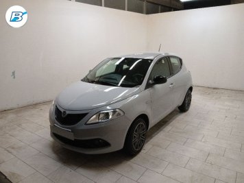 Lancia Ypsilon 1.0 firefly hybrid Gold s&s 70cv