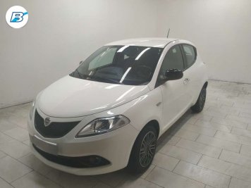 Lancia Ypsilon 1.0 firefly hybrid Silver s&s 70cv