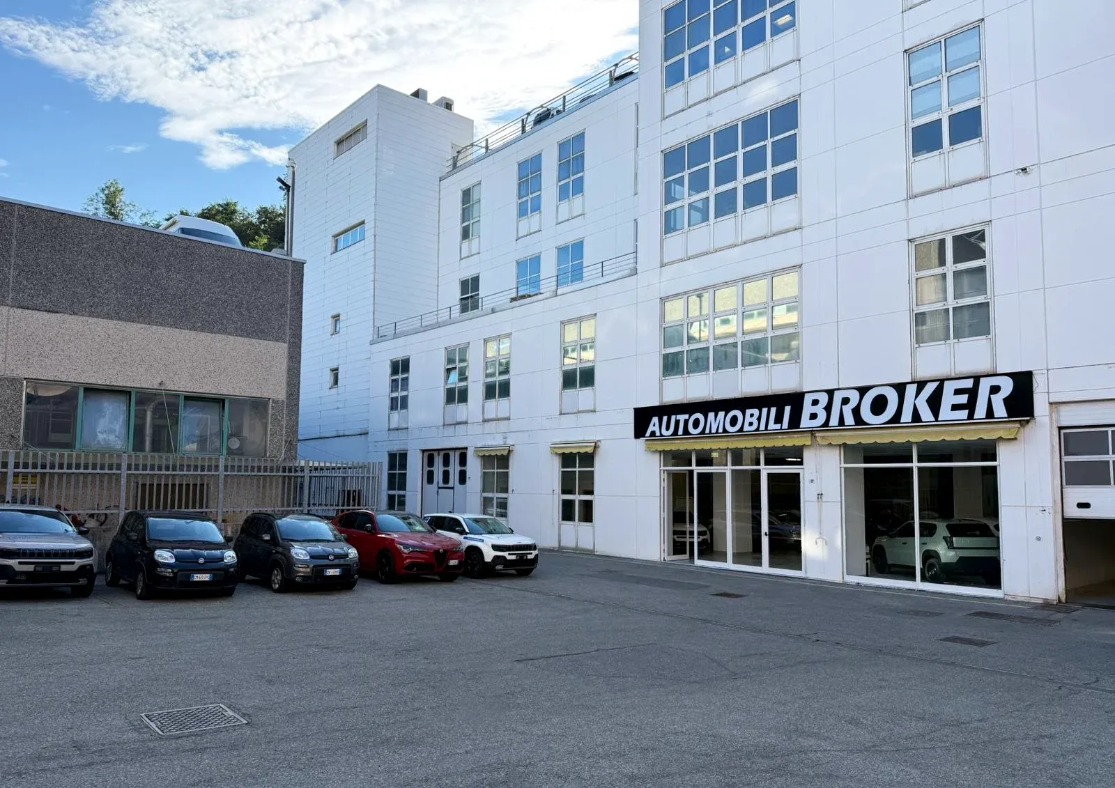 Broker Automobili Genova - Esterno